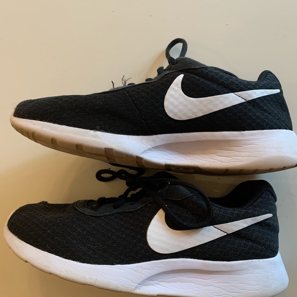 Nike Tanjun women’s size 8.